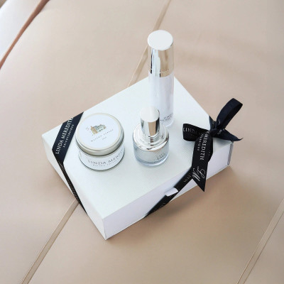 Zimní dárková sada - LM1 + LM2 + svíčka Linda Meredith Zimní dárková sada - LM1 + LM2 + svíčka Linda Meredith